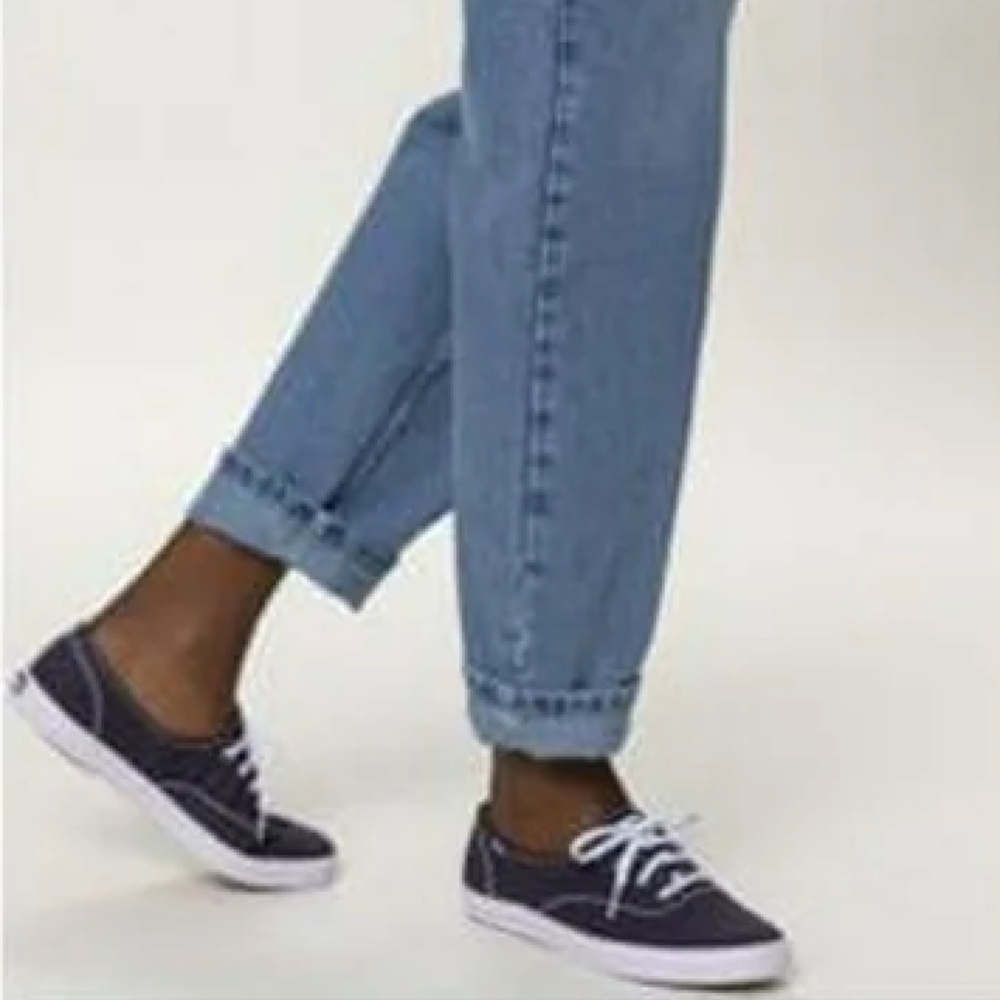 Keds Women’s Dark Blue/Navy & White Classic Canvas Lace Up Sneaker, size 8.5
